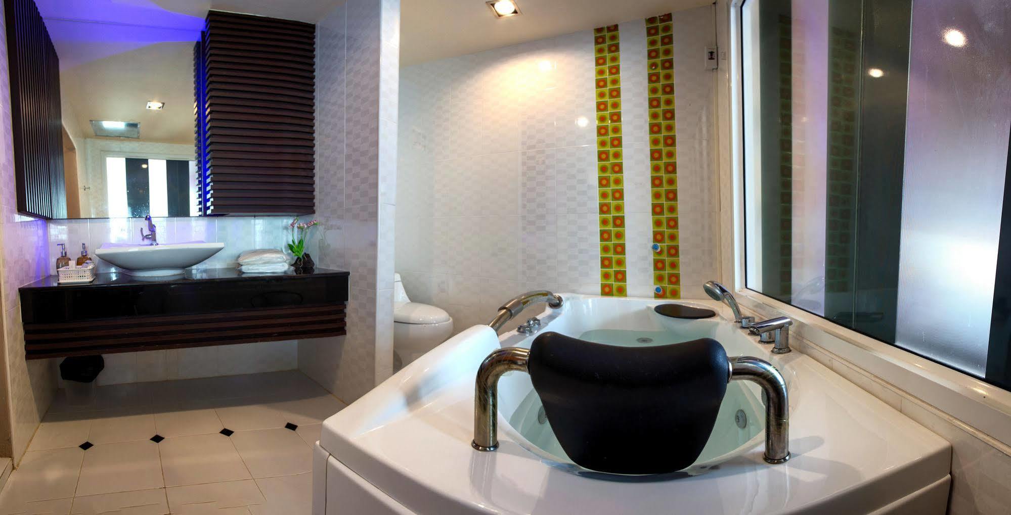 The Ring Hotel Hat Yai Eksteriør billede